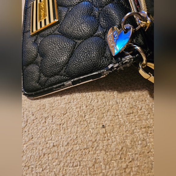 Betsey Johnson wristlet wallet- puffy black hearts - Picture 5 of 11